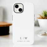 Clássico Elegante Moderno Monograma<br><div class="desc">Eleve o seu smartphone com a nossa capas de iphone Clássica Elegante Moderna e Minimalista do Nome do Monograma. Esse caso meticulosamente projetado combina sofisticação do eterno com o minimalismo contemporâneo. Criado à perfeição, ele não só protege seu dispositivo, como também adiciona um toque de estilo personalizado. As opções de...</div>