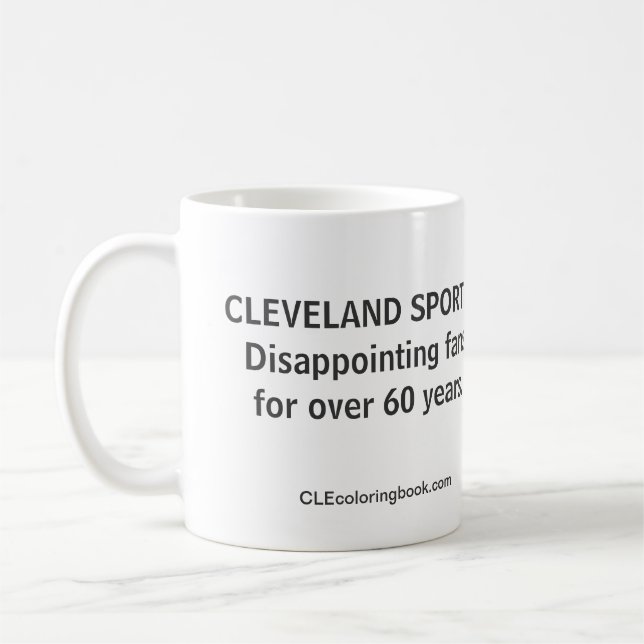 Cleveland decepcionando ostenta a caneca (Esquerda)