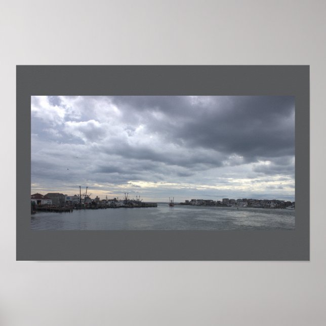 Cloudy Day Waterscape Photo Poster (Frente)