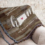 Cobertor Connecticut Home State Personalizado Wood Look<br><div class="desc">Mostre algum orgulho do estado de casa com este bonitinho roxo cobertor de madeira em forma de moto apresentando "casa" em letras brancas de escrita de caligrafia com um mapa da silhueta do estado de Connecticut em pé para a letra "O". Um dentro cor-de-rosa para ilustração cardíaca no mapa do...</div>