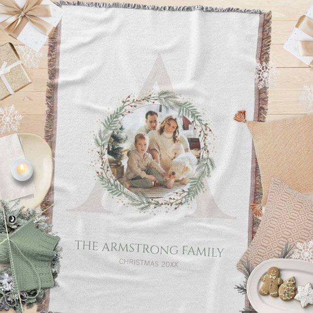 Cobertor Coroa de Monograma com Foto de Família Deep Sage (Deep Sage Wreath Monogram Photo Family Keepsake Throw Blanket ©Susanne Sachers - Sunny Mind 🌞)