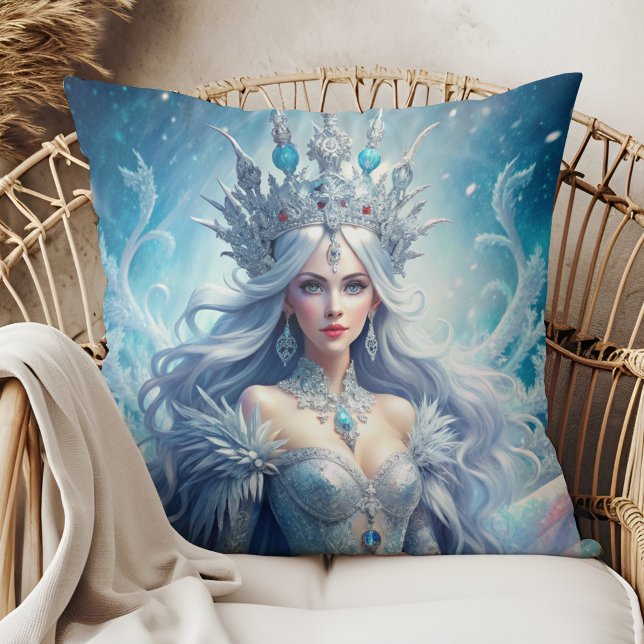 Cobertor de Almofada de Arte Fantasia da Rainha do (Winter Ice Queen Fantasy Art Throw Pillow in a boho rattan armchair.)