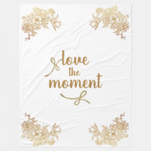 "Ame o Momento" Dourado e Branco Floral em filigra
