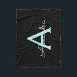Cobertor De Velo Aqua Teal Blue Script Girly Monographic Name<br><div class="desc">Azul Negro e Azul-Azul-Aqua Nome do Monograma Fleece Blanket. Isto faz o doce e perfeito aniversário de 16 anos,  casamento,  chá de panela,  aniversário,  chá de fraldas ou festa de solteira presente para alguém que ama luxo de luxo e estilos quíticos.</div>