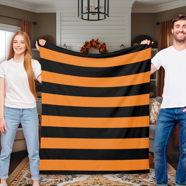 Cobertor De Velo Autumn Striping Preto e Laranja Inspirado (Black and Orange Striped Autumn Inspired Fleece Blanket)