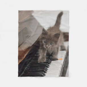 Cobertor De Velo Bebês Mais Pobres Kitten on Piano