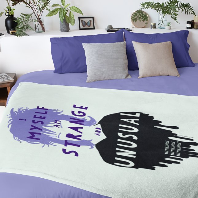 Cobertor De Velo Beetlejuice | Lydia "Strange and Unusual" Graphic (Blanket on top of bed)