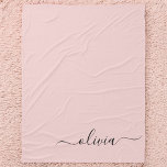 Cobertor De Velo Blush Dusty Pink Modern Script Girly Monograma Nom<br><div class="desc">Nome Simples do Monograma de Script Pink Preto e Esbranquiçado e Folheto Inicial. Isto faz o doce e perfeito aniversário de 16 anos,  casamento,  chá de panela,  aniversário,  chá de fraldas ou festa de solteira presente para alguém que ama luxo de luxo e estilos quíticos.</div>