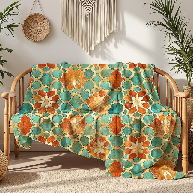 Cobertor De Velo Boho Marroquoise Turquoise e Terracotta Floral (Boho Moroccan Turquoise and Terracotta Floral Fleece Blanket on a wooden sofa in a boho living room.)