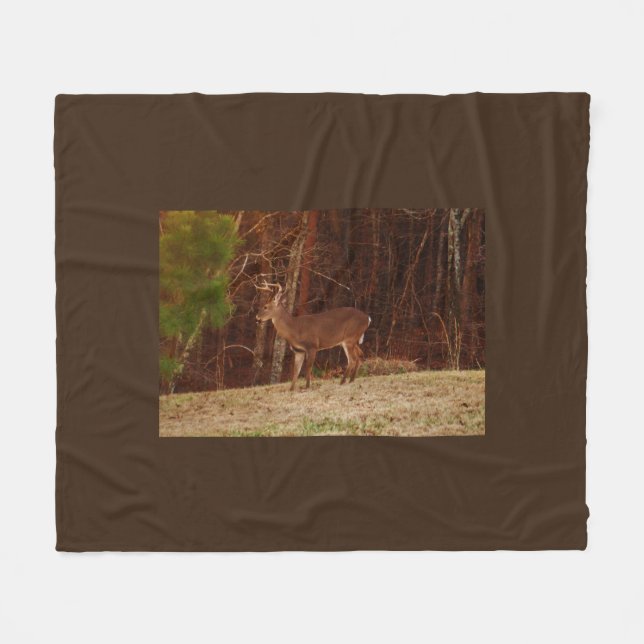 Cobertor De Velo Buck Deer perto das árvores (Frente (Horizontal))