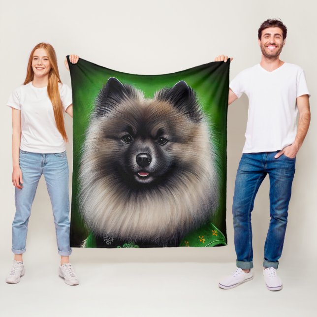 Cobertor De Velo Cachorro Keeshond na Rua. (In Situ)