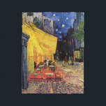 Cobertor De Velo Café Terrace à noite por Vincent van Gogh<br><div class="desc">Café Terrace, no Place du Forum, de Vincent van Gogh, é uma pintura de paisagens arquitetônicas de apos impressionismo de arte. Uma vista exterior de um restaurante com mesas, cadeiras, garçons e jantar em pessoas. Uma bela noite com estrelas no céu em Arles, França. Sobre o artista: Vincent Willem van...</div>