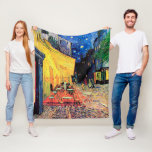 Cobertor De Velo Cafe Terrace à Noite, Vincent van Gogh<br><div class="desc">Vincent Willem van Gogh (30 de março de 1853 - 29 de julho de 1890) foi um pintor holandês impressionista poste que se encontra entre as figuras mais famosas e influentes da história da arte ocidental. Em pouco mais de uma década, criou cerca de 2.100 trabalhos de arte, incluindo cerca...</div>