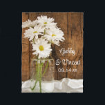 Cobertor De Velo Casamento de Mason Jar e White Daisies Country<br><div class="desc">O charmoso Mason Jar e White Daisies Country Barn Fleece Blanket pode ser personalizado para criar um presente confortável para a noiva e o noivo. Este cobertor flexível e suavemente rústico, personalizado de chic, apresenta uma fina fotografia floral de um vidro de mason repleto de um buquê de flores margaridas...</div>