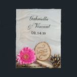 Cobertor De Velo Casamento Rustic Pink Daisy Woodland<br><div class="desc">A noiva e noiva recém-casados adorará se abraçar sob o super brando bronzeado de casamento russo rosa Daisy Woodland Fleece Blanket. Este acolhedor tema de matas personalizado apresenta uma fascinante fotografia floral de uma flor de margarida rosa, uma fatia natural de madeira com a palavra AMOR queimada, cones de pínus...</div>