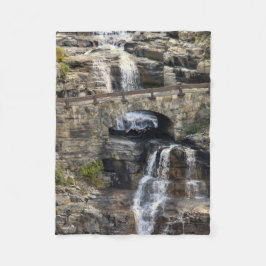 Cobertor De Velo Cascading Through Stone