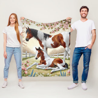 Cobertor De Velo Cavalo e Potro Bonitos em um Pomar Florido