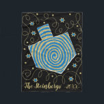 Cobertor De Velo Chanukah Spin Fleece Blanket/Small<br><div class="desc">Personalize "Hanukkah Spin" Fleece Blanket/Small Personalize mudando o texto. Use seu estilo, cor e tamanho de fonte favoritos. A cor de fundo pode ser alterada. O design também pode ser adicionado aos tamanhos de cobertor, médio e grande. Tamanho: Flórida em Aberto, 30"x40" É duro se abraçar sozinho. Mantenha-se aquecido e...</div>