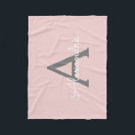 Cobertor De Velo Cinza Cor-de-Rosa Esbranquiçada Nome do Monograma<br><div class="desc">Cor-de-rosa pincelado e nome do monograma da Cinza Fleece Blanket. Isto faz o doce e perfeito aniversário de 16 anos,  casamento,  chá de panela,  aniversário,  chá de fraldas ou festa de solteira presente para alguém que ama luxo de luxo e estilos quíticos.</div>