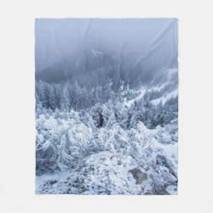 Cobertor De Velo Dia de inverno nebuloso calmo no topo das montanha
