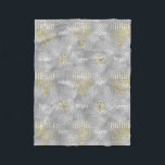 Cobertor De Velo Elegante Silver Menorahs Fleece Blanket<br><div class="desc">O "Elegante Silver Menorahs" Fleece Blanket/Pequeno Design também pode ser adicionado aos tamanhos de cobertor, médio e grande. Tamanho: Flórida em Aberto, 30"x40" É duro se abraçar sozinho. Mas com esses cobertores de velo confortáveis e completamente personalizáveis, você não precisará mais. Personalize todo o painel frontal e embrulhe-se no luxo...</div>