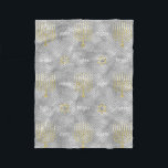 Cobertor De Velo Elegante Silver Menorahs Fleece Blanket<br><div class="desc">O "Elegante Silver Menorahs" Fleece Blanket/Pequeno Design também pode ser adicionado aos tamanhos de cobertor, médio e grande. Tamanho: Flórida em Aberto, 30"x40" É duro se abraçar sozinho. Mas com esses cobertores de velo confortáveis e completamente personalizáveis, você não precisará mais. Personalize todo o painel frontal e embrulhe-se no luxo...</div>