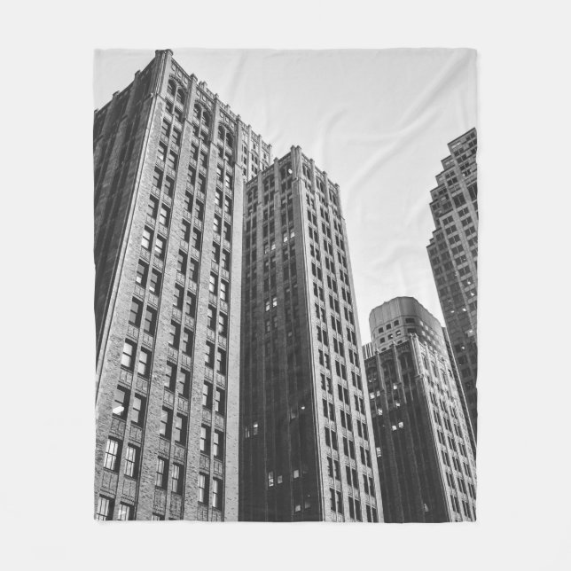 COBERTOR DE VELO FOTOGRAFIA DE GRAYSCALE BAIXA DO EDIFÍCIO DE ALTO  (Frente)