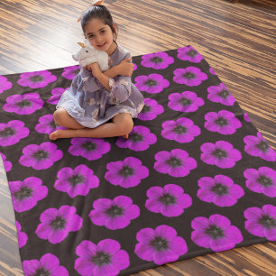 Cobertor De Velo Gerânio roxo no padrão floral preto