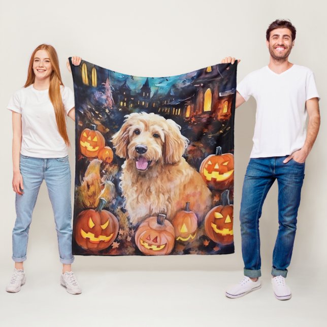 Cobertor De Velo Goldendoodle do Halloween Com Pumpkins Assustado (In Situ)
