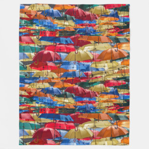 Cobertor De Velo Guardas-chuvas coloridas no céu vermelho-alaranjad