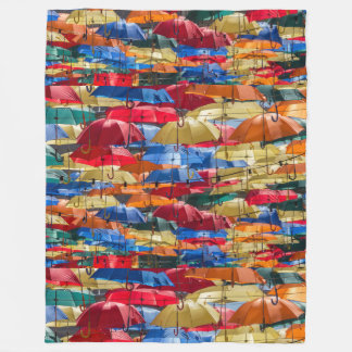 Cobertor De Velo Guardas-chuvas coloridas no céu vermelho-alaranjad