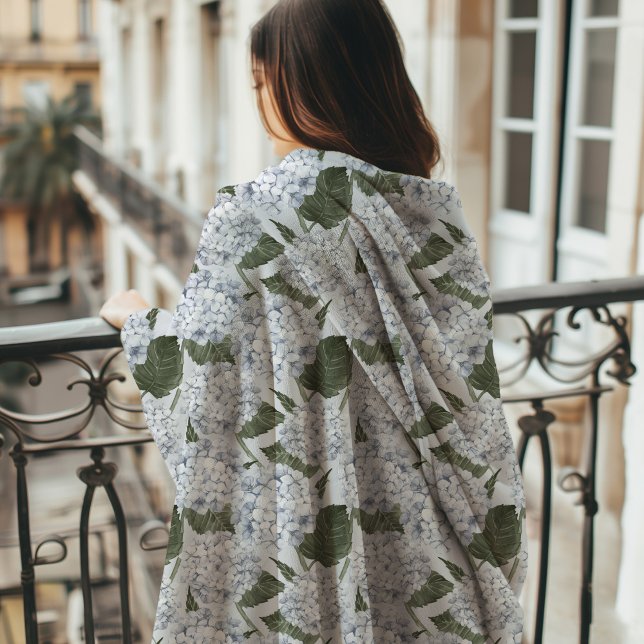 Cobertor De Velo Jardim de Hortênsias Monograma  (Hydrangea Fleece Blanket)