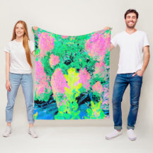 Jardim de Hydrangea rosa com folhagem amarela