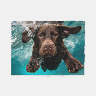 Cobertor De Velo Labrador Chocolate Brincalhão Nadando Submerso