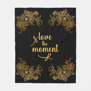 Cobertor De Velo "Love the Moment" B;ack and Dourado filigree Flora