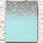 Cobertor De Velo Monograma de Prata Leve Azul Aqua<br><div class="desc">Azul-Aqua - Nome do Monograma do Script Glitter Glitter de Teal e Silver Sparkle e Folheto de Folha Inicial. Isto faz o doce e perfeito aniversário de 16 anos, casamento, chá de panela, aniversário, chá de fraldas ou festa de solteira presente para alguém que ama luxo de luxo e estilos...</div>