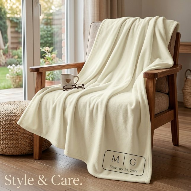 Cobertor De Velo Monograma Personalizado Data Bege (Personalized Monogram Date Beige Fleece Blanket)