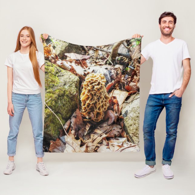 Cobertor De Velo Morel Mushroom na Natureza (In Situ)