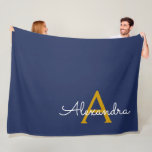 Cobertor De Velo Nome do Monograma da Rapariga do Script Moderno Do<br><div class="desc">Nome do Monograma Simples e Azul do marinho e Dourado Script e Folheto de Folha Inicial. Isto faz o doce e perfeito aniversário de 16 anos,  casamento,  chá de panela,  aniversário,  chá de fraldas ou festa de solteira presente para alguém que ama luxo de luxo e estilos quíticos.</div>
