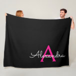 Cobertor De Velo Nome do Monograma Girly Black Script Hot-Pink<br><div class="desc">Nome do Monograma Simples de Script Preto e Rosa Quente e Blanket de Folha Inicial. Isto faz o doce e perfeito aniversário de 16 anos,  casamento,  chá de panela,  aniversário,  chá de fraldas ou festa de solteira presente para alguém que ama luxo de luxo e estilos quíticos.</div>