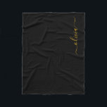 Cobertor De Velo Nome Monograma Moderno Garota Ouro Preto<br><div class="desc">Cobertor de Fraldas com Monograma Preto e Dourado. Isso torna o presente perfeito para aniversário de 16 anos,  casamento,  chá de noiva,  aniversário de casamento,  chá de bebê ou festa de despedida de solteira para alguém que ama luxo glamoroso e estilos chiques.</div>