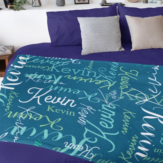 Cobertor De Velo Nomes repetidos em todo o mar escuro-azul (Criador carregado)