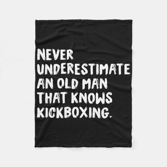 Cobertor De Velo Nunca Subestime um Velho que Conhece Kickboxi (Frente)
