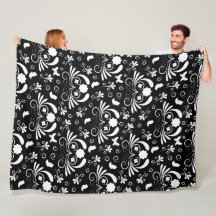 Padrão de Borboleta em Rodopio Floral Preto Branco