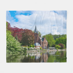 Cobertor De Velo Pequeno castelo perto do lago em Bruges, Bélgica