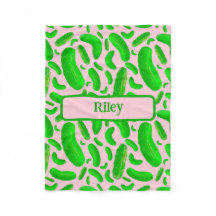 Picles Verdes no Fundo Rosa Suave