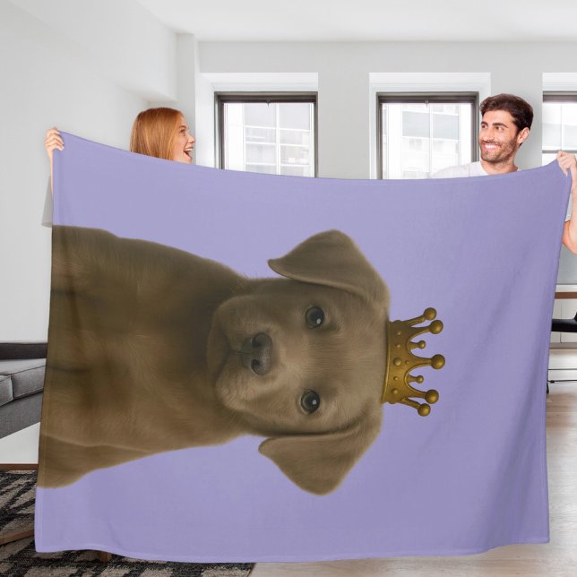 Cobertor De Velo Prata Labrador em Dourada Coroa (Silver Labrador Puppy in Gold Crown Cute Fleece Blanket by Ricaso.  Silver lab dog throw blanket)