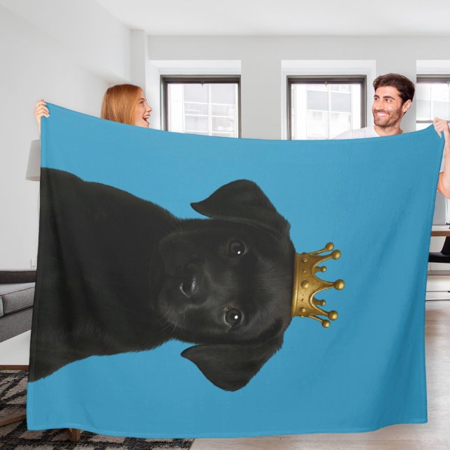 Cobertor De Velo Preto Labrador Cupado em Dourada Coroa (Black Labrador Puppy in Gold Crown Cute Fleece Blanket
by Ricaso. Lab pup on a blue blanket)