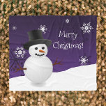 Cobertor De Velo Púrpura Snowman Winter Scense Christmas Blanket<br><div class="desc">Mantenha-se aquecido nas noites de férias frias, com este malvado roxo Snowman Winter Scenery Fleece Blanket. Design de cobertor apresenta um boneco de neve feliz em uma cena de ventania de neve contra um fundo roxo adornado com flocos de neve de cor correspondente. Itens adicionais de presentes e feriados disponíveis...</div>