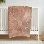 Cobertor De Velo Rosa Metálico - Largura Dourada Personalizada<br><div class="desc">Personalize facilmente este rosa dourado,  metal escovado e um cobertor de velo com padrão de brilho glamouroso,  com seu próprio nome personalizado.</div>